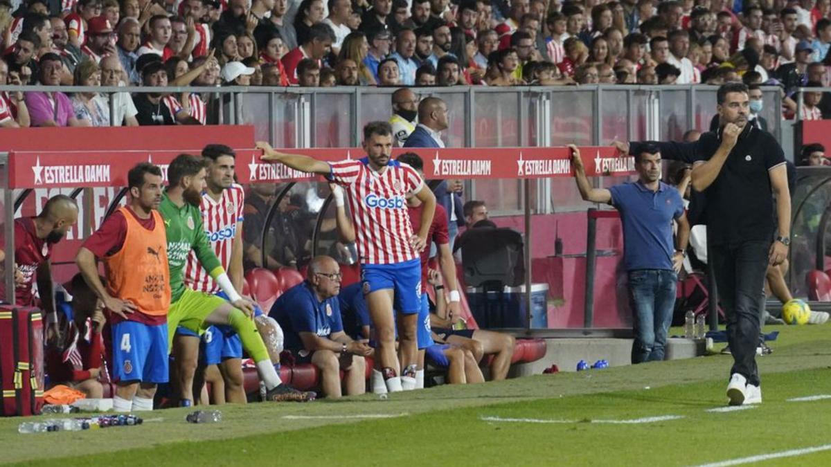 Juanpe i Stuani van ser substituïts a la segona part. 