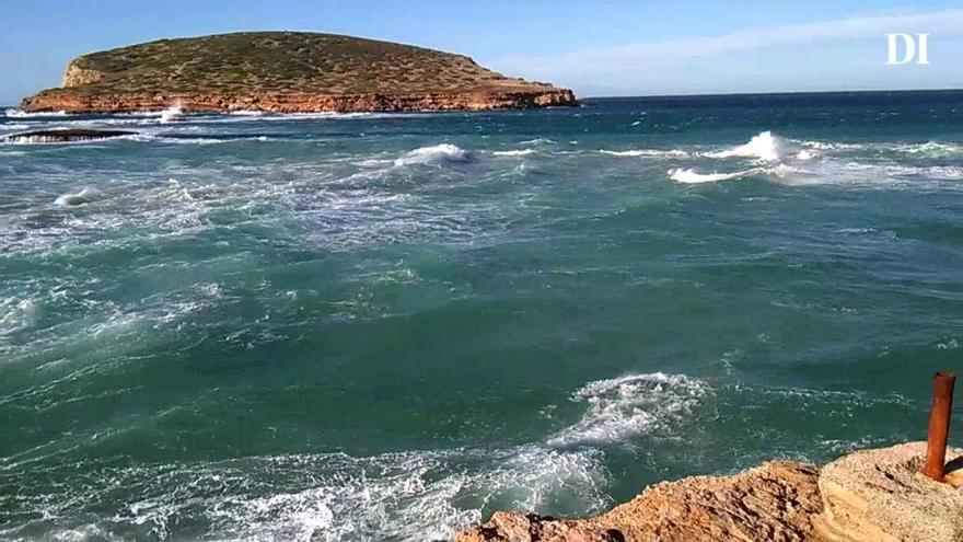 Un fuerte viento azota Ibiza