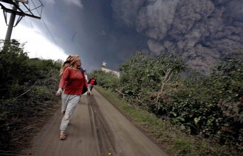 Erupción del volcán Sinabung, en Indonesia