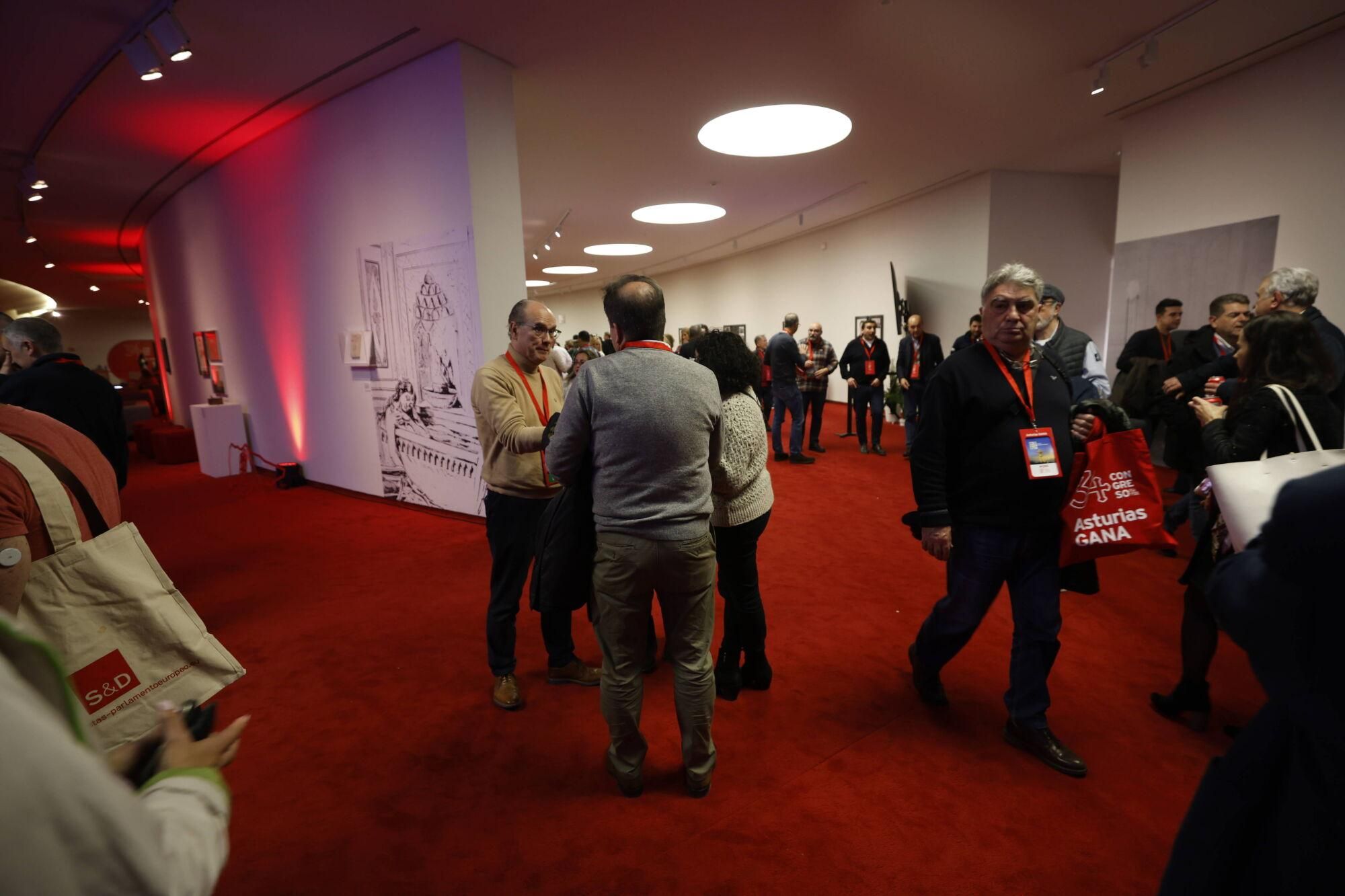 EN IMÁGENES: Pedro Sánchez y Adrián Barbón abren el congreso del PSOE asturiano