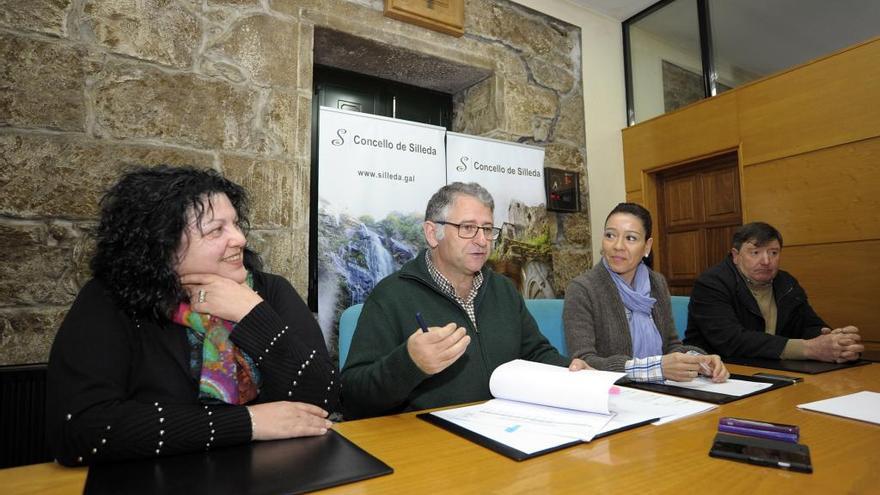 Manuel Cuíña compareció junto a Pilar Peón, Ana Luisa González Costa y Manuel Iglesias.