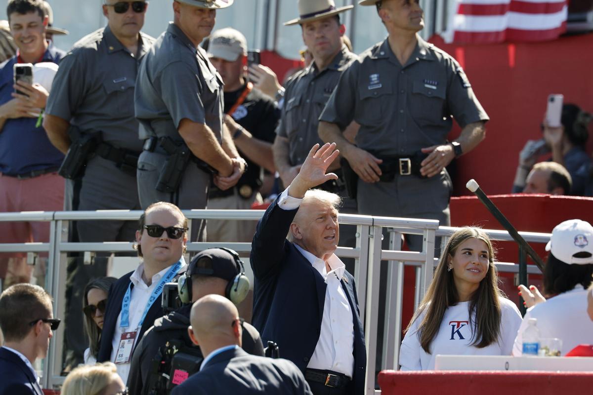 El cordón policial entorno al presidente era impresionante, aunque su llegada por la tarde, facilitó los movimientos en Bethpage