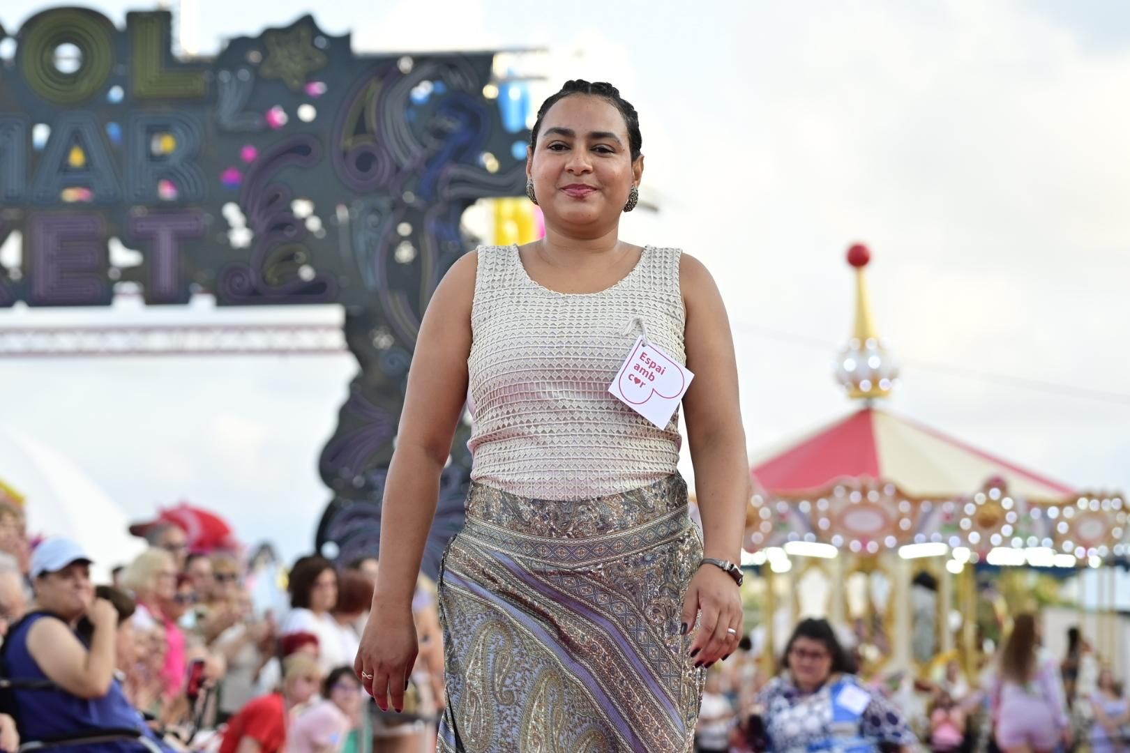 El Moll de Costa se viste de moda con el desfile solidario de Cáritas