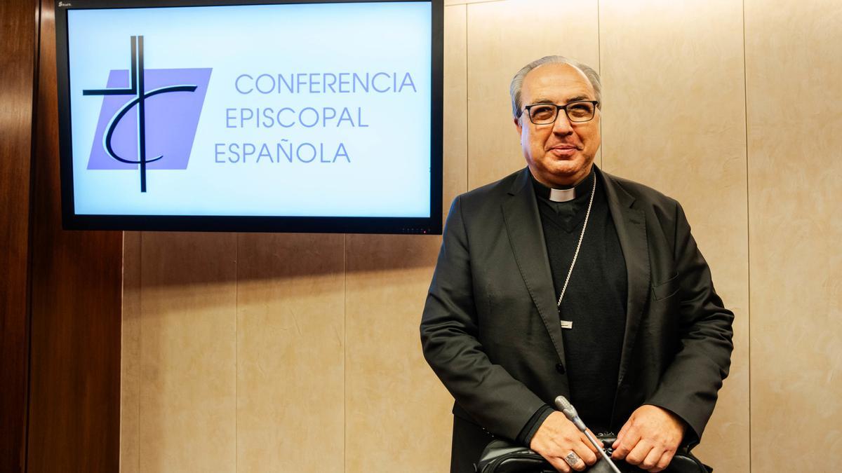El secretario general de la CEE, el obispo Cesar García Magan