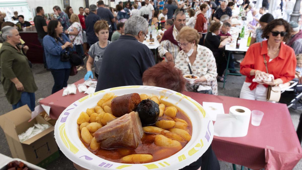 Comida en la calle de Llanera