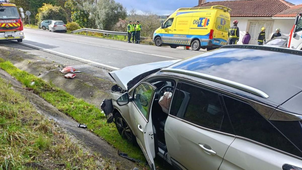 Un choque de dos turismos causa heridas leves a las conductoras | BOMBEIROS DE DEZA