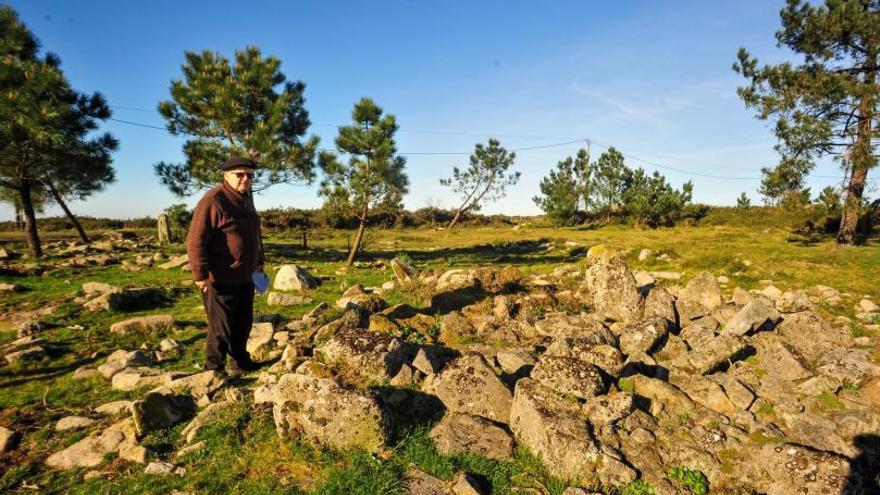 Zona del Castrove donde se encuentran los restos de la antigua capilla de Santa Mariña. |   // IÑAKI ABELLA