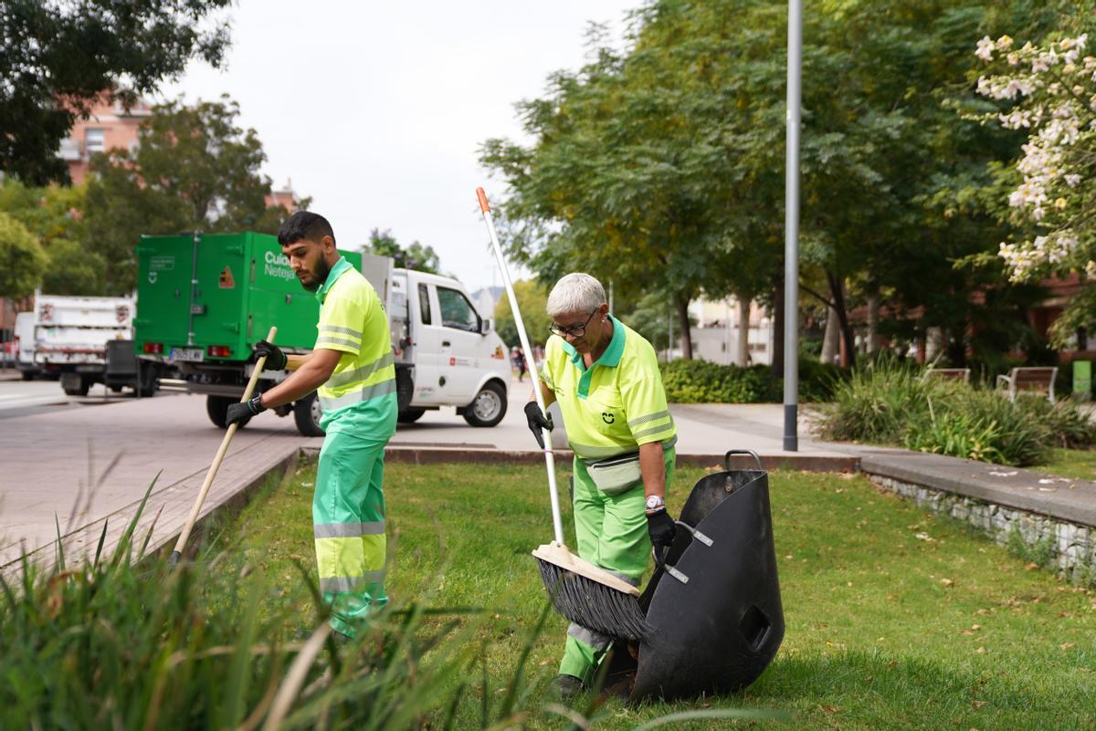 El Ayuntamiento de Barcelona incorpora 25 nuevas brigadas de barrio para hacer limpiezas específicas