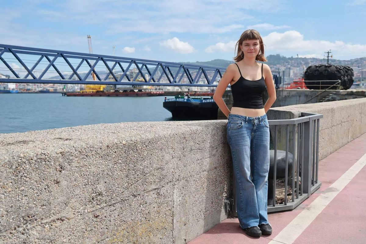 La actriz Llúcia Garcia, protagonista de Romería, posa en la zona del Náutico en Vigo.