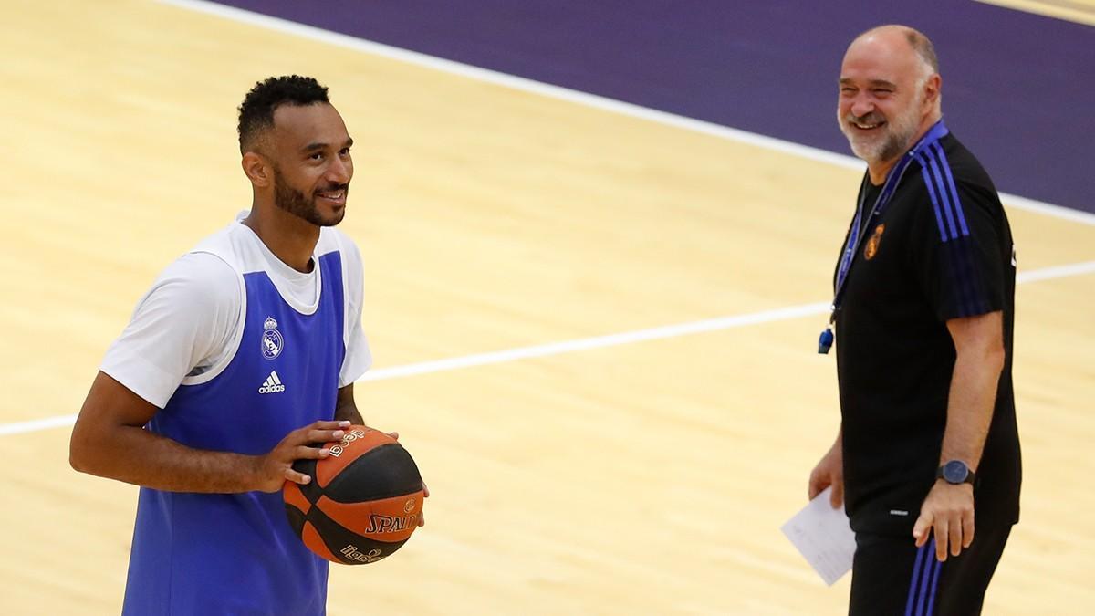Hanga entrenándose junto a Pablo Laso