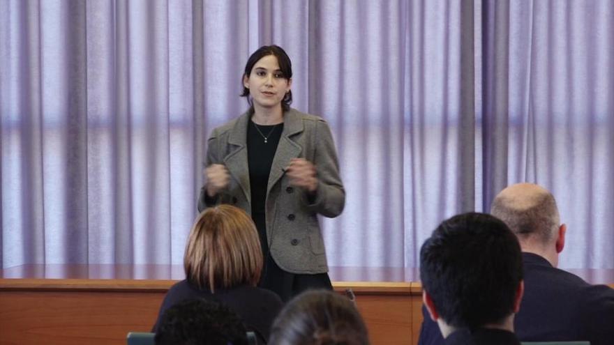 Isabel Iguacel compite en la final de FameLab con monólogo sobre la felicidad