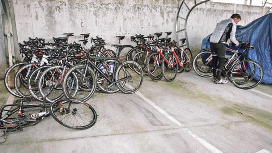 Un ciclista de 64 años muere al caer por el viento y ser arrollado en Campos