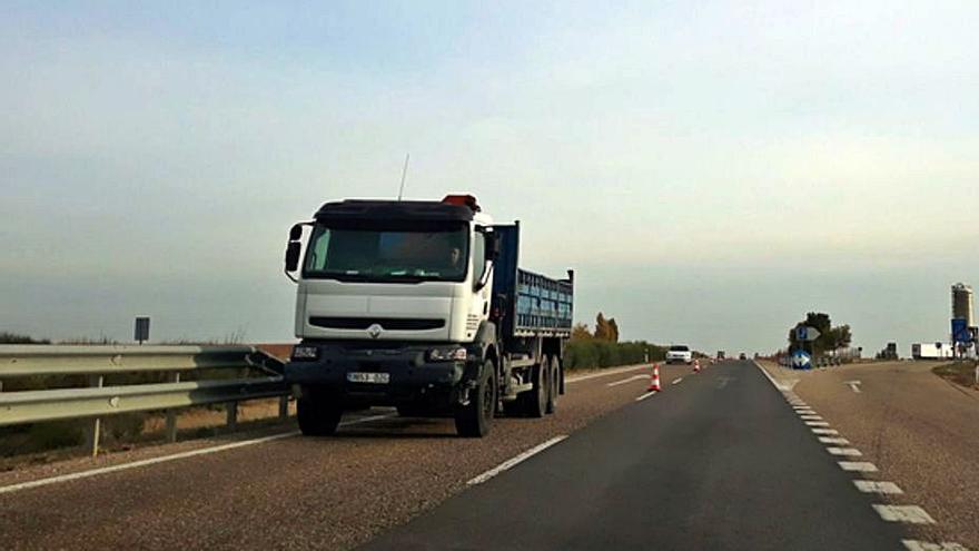 Autovía A-66 en el tramo de Benavente a León. | E. P.