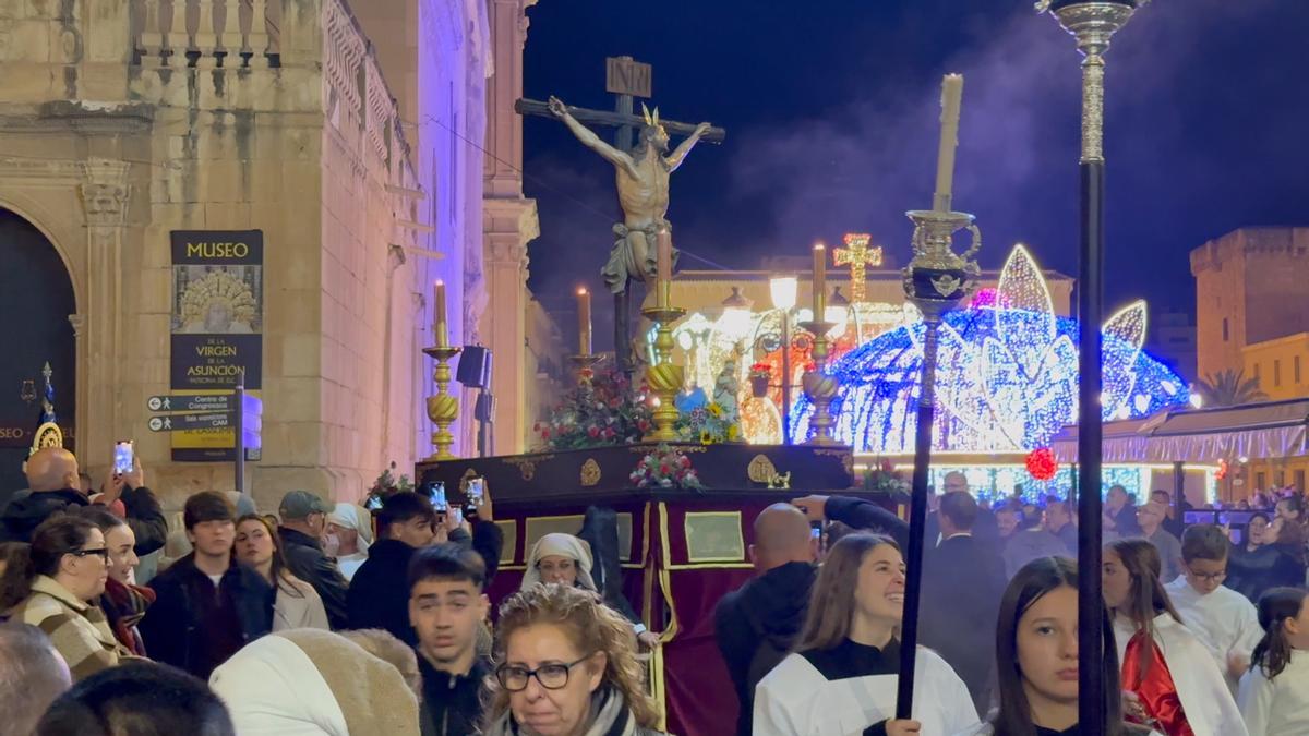 Así ha sido una curiosa procesión benéfica en Elche a las puertas de la Navidad