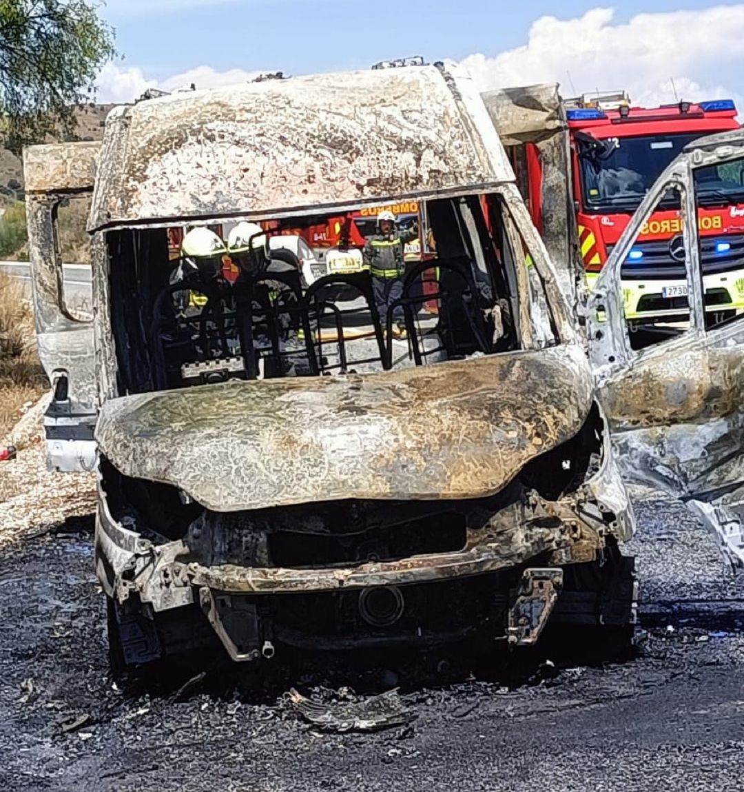 La ambulancia incendiada en Coín