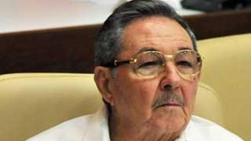 Raúl Castro decreta la entrega de tierras y autoriza el regreso de los maestros jubilados