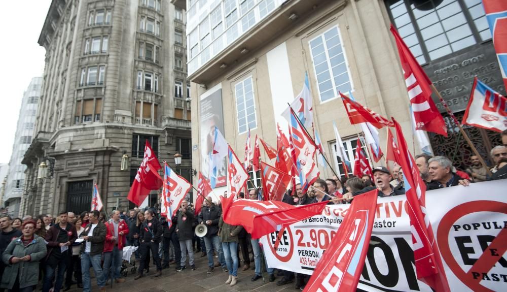 La entidad prevé llevar a cabo el cierre de 42 oficinas y recortar unos 250 empleos en Galicia.