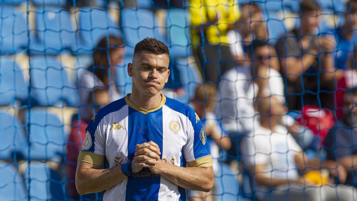 Jack Harper en un partido en el Rico Pérez.