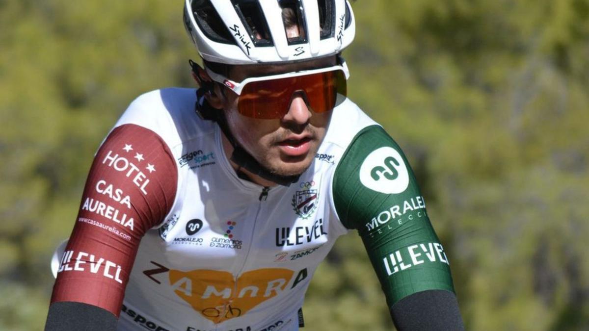 David Domínguez, ganador de la etapa en la Vuelta a Salamanca.