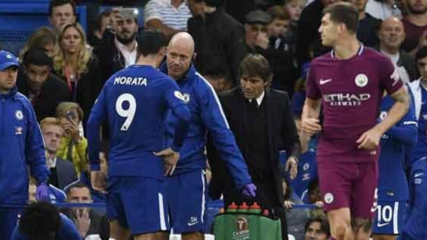 Momento en el que Morata es sustituido tras su lesión.