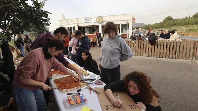 Integrants de l’AJE dissabte passat
a Can Jordi, durant la jornada de
presentació de l’entitat.| J. A. Riera