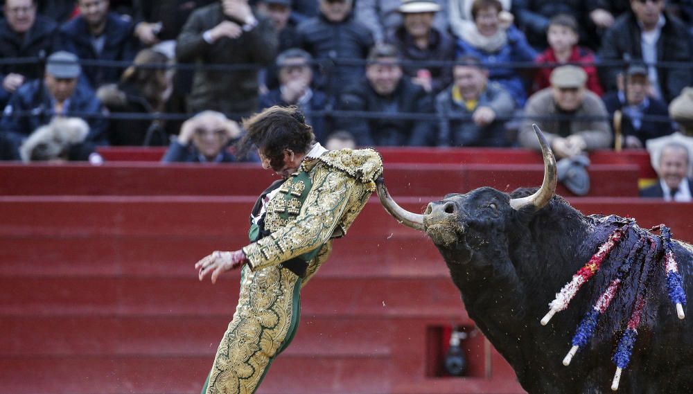 Espectacular cogida de Padilla en Valencia