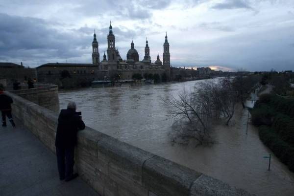 Fotogalería: La crecida del Ebro a su paso por Zaragoza