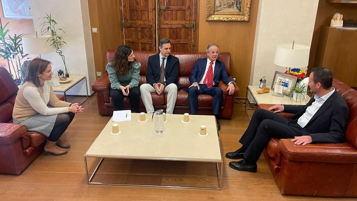 Recepción en el Ayuntamiento del nuevo presidente de la Acequia Mayor del Pantano de Elche