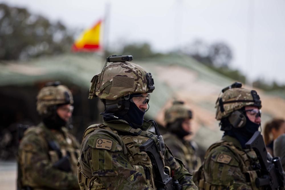 El Rey Felipe VI sigue desde Alicante varias maniobras del Mando de Operaciones Especiales