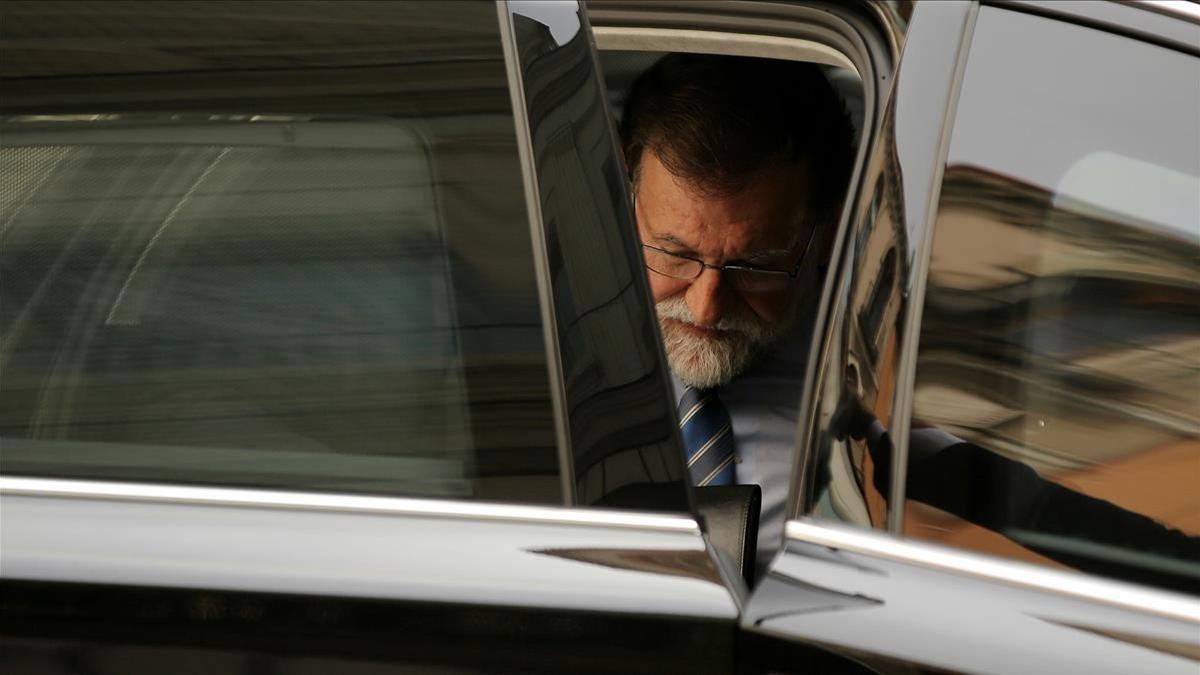 Rajoy, a su llegada al Congreso de los Diputados.