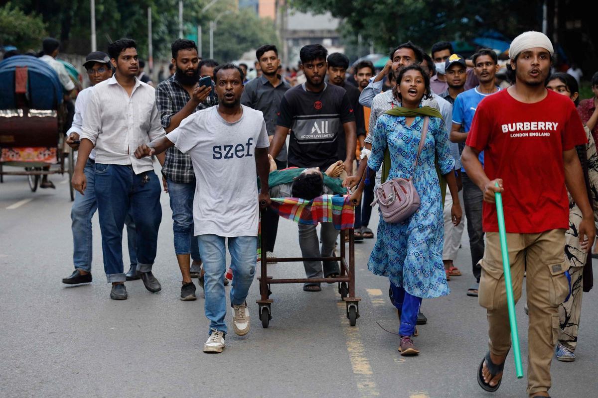 Bangladés vive su jornada de protestas contra el gobierno más sangrienta y suma 91 muertos