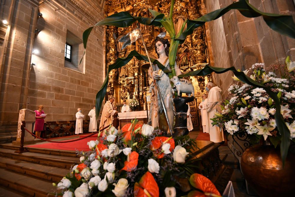 Poio celebra un San Xoán atípico pero con idéntico espíritu festivo