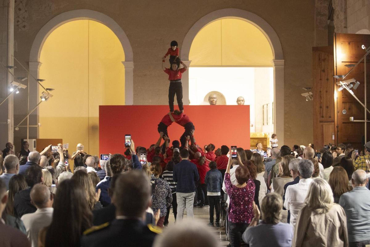 Actuación de la Muixeranga de Xàtiva en el 9 d'Octubre en Sant Domènec.