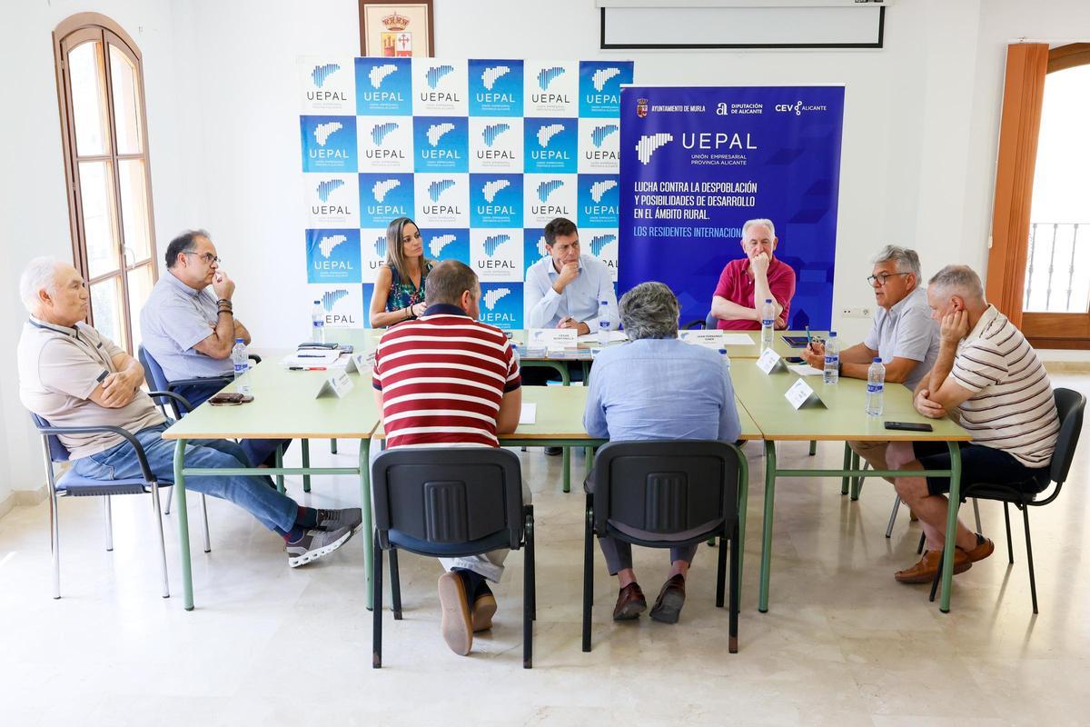 Participantes en el foro de Uepal sobre "Lucha contra despoblación".