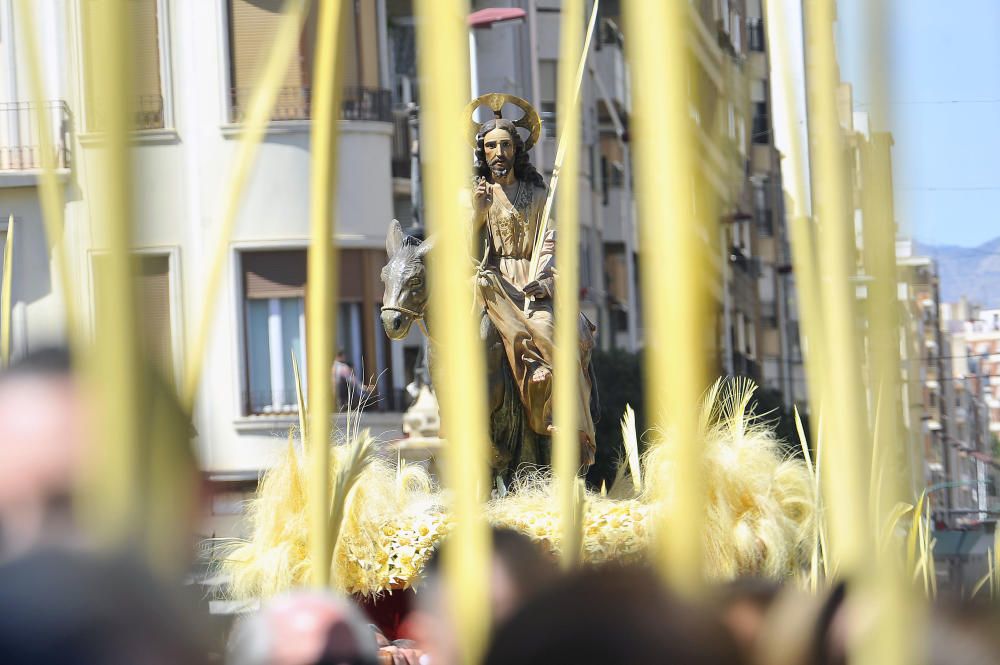 El calor es el gran protagonista en la procesión del Domingo de Ramos en Elche