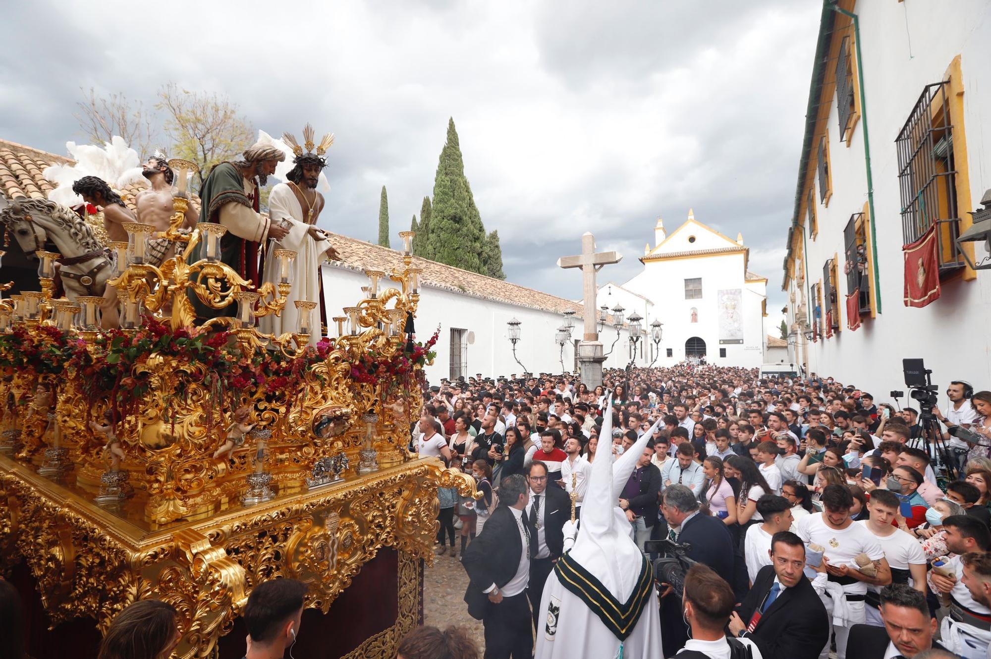 La hermandad de la Paz vuelve a su plaza de Capuchinos