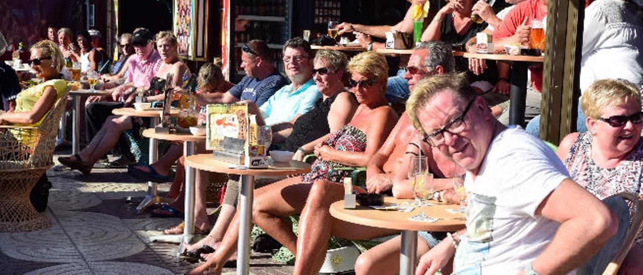 Canarias gana cuotas de mercado al triplicar la estancia media del turista