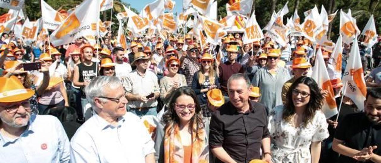 Dirigentes y cargos de Compromís en un el mitin central de las pasadas elecciones del 28 de abril.