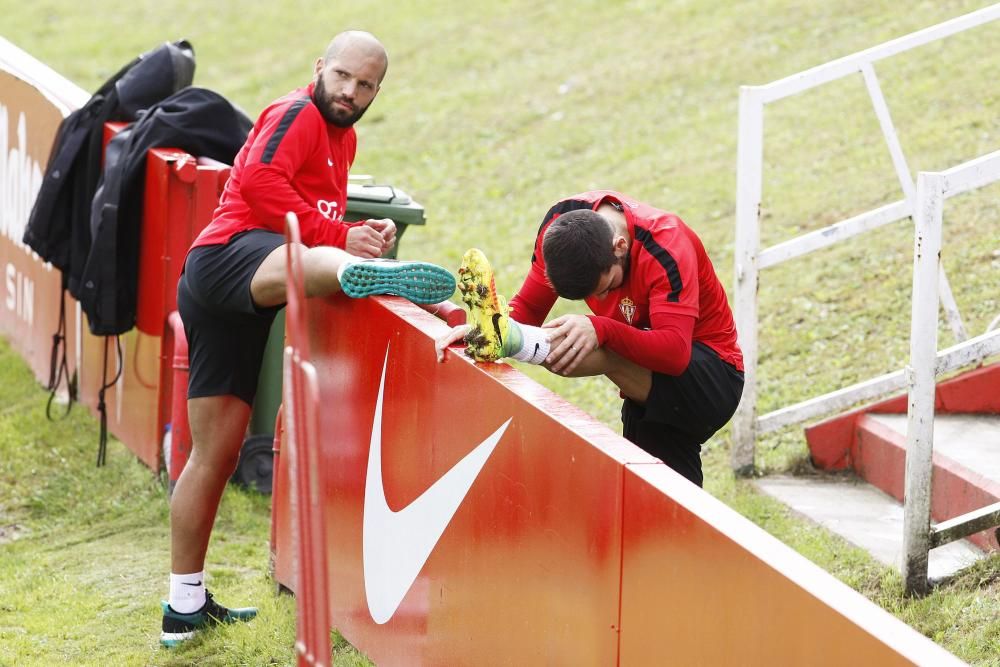 Entrenamiento del Sporting tras la derrota frente al Barcelona