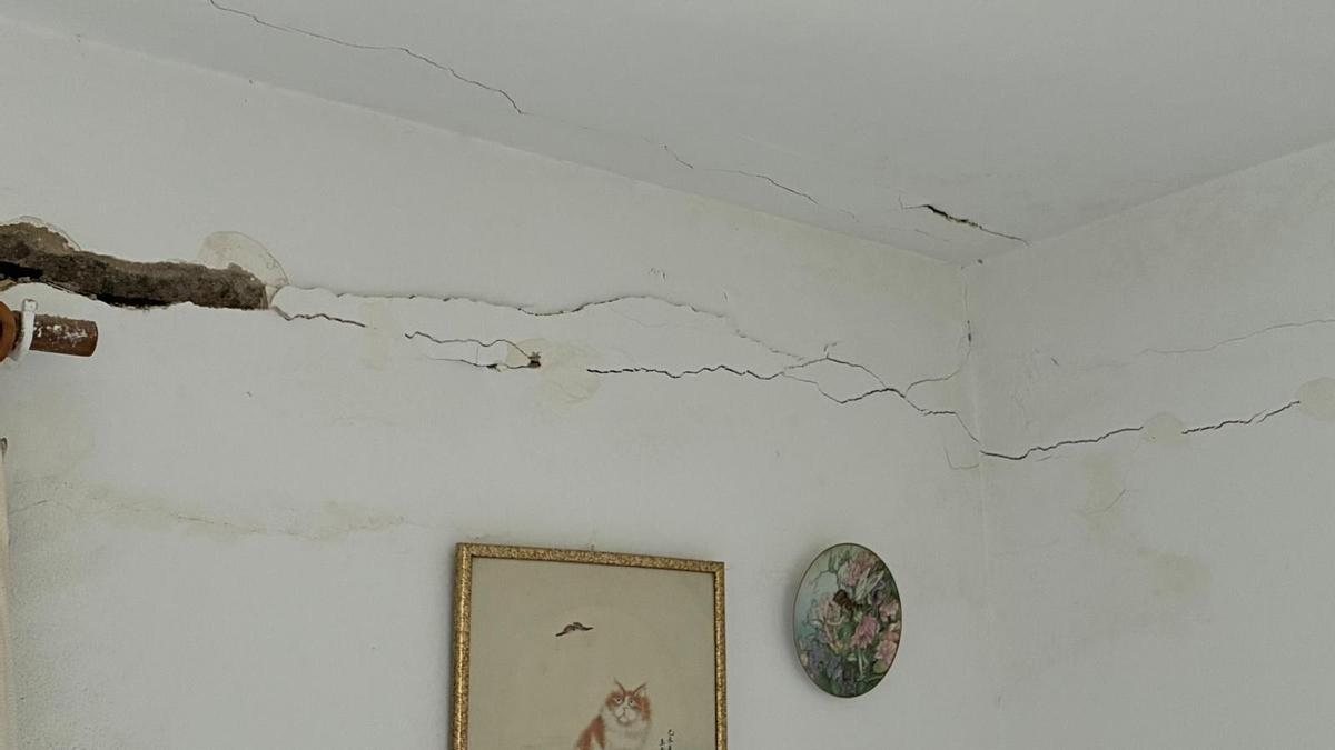 Grietas en el dormitorio de Siauw.