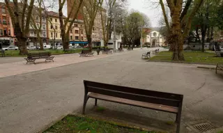 Persecución de película en Langreo: Un hombre sin carné circula por un parque a toda velocidad huyendo de la Policía