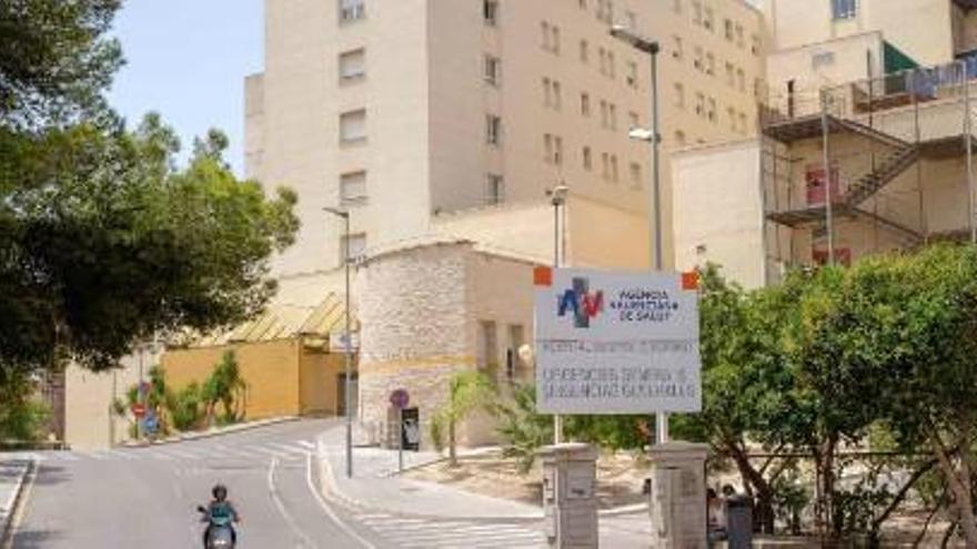 Va a Urgencias por un dolor en los testículos y le arrestan por abusar de la médico