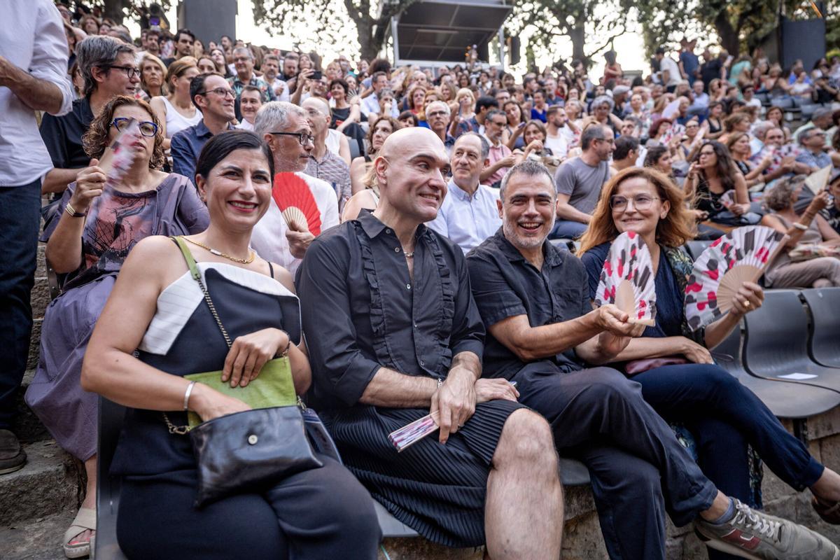 Leticia Martín, directora del Festival Grec y Julio Manrque, director del Teatre Lliure en las gradas del Teatre Grec en la función inaugural.