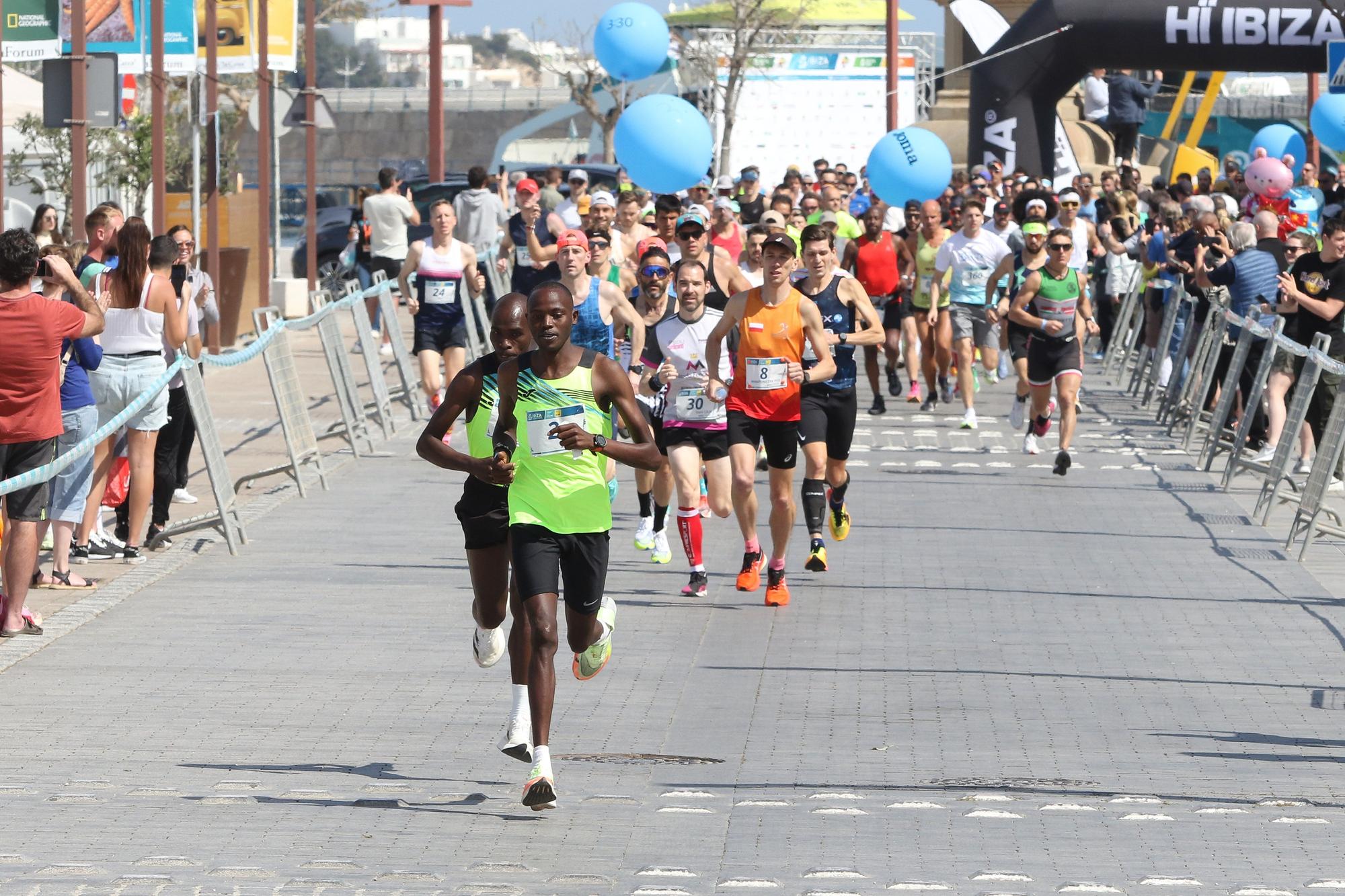 Búscate en nuestra galería de fotos del Santa Eulària Ibiza Marathon