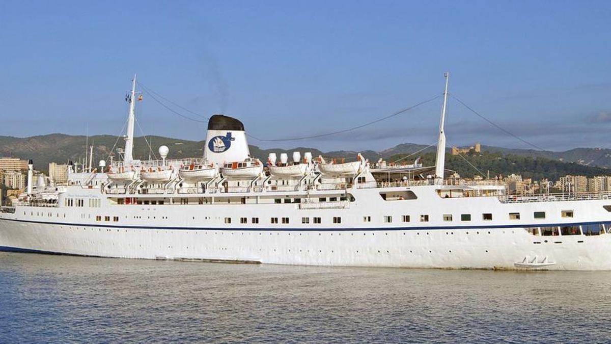 El ‘Funchal’ en su última visita a Palma, en octubre de 2014, con los colores de Portuscale.