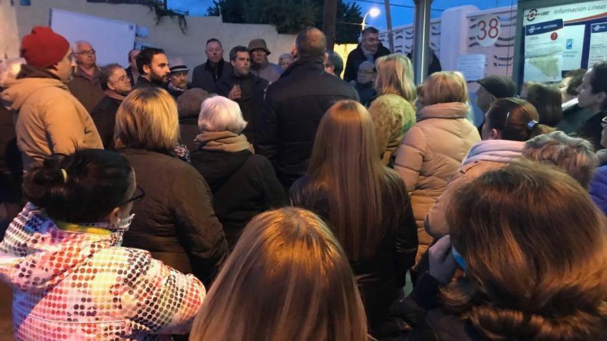 Los vecinos de San Alberto, indignados tras suprimir la EMT la parada de la línea 7