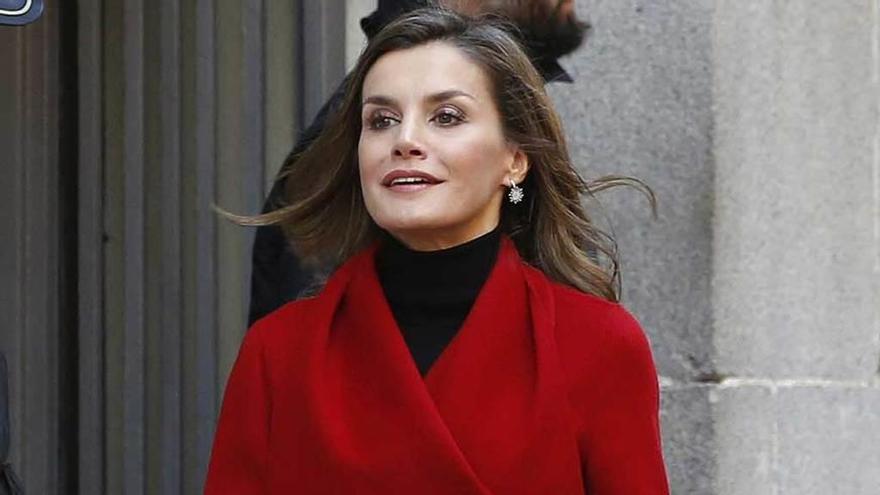 La reina Letizia, a su llegada a la reunión de la AECC.