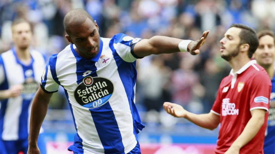 El Dépor cae en el descuento en Riazor.