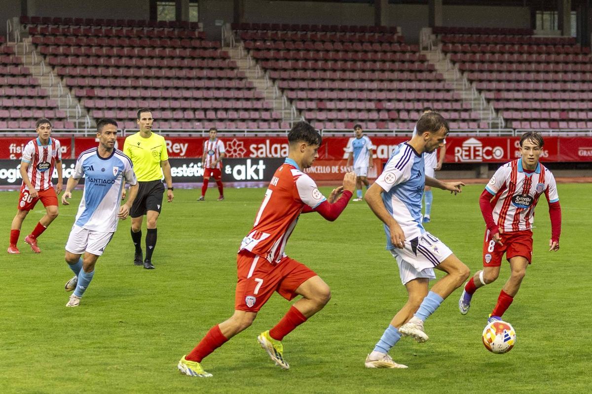 Juan Parapar y Adrián Armental, durante el partido frente al Lugo B en San Lázaro.