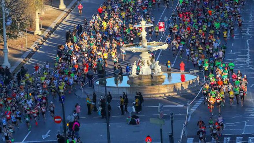 Salida de la 10K Valencia Ibercaja en el Paseo de la Alameda.